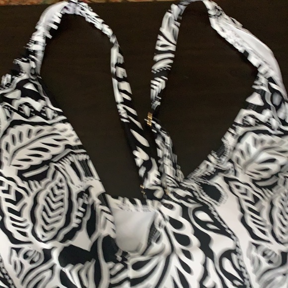 Chaps size 18w swim top. Flattering - Picture 3 of 5